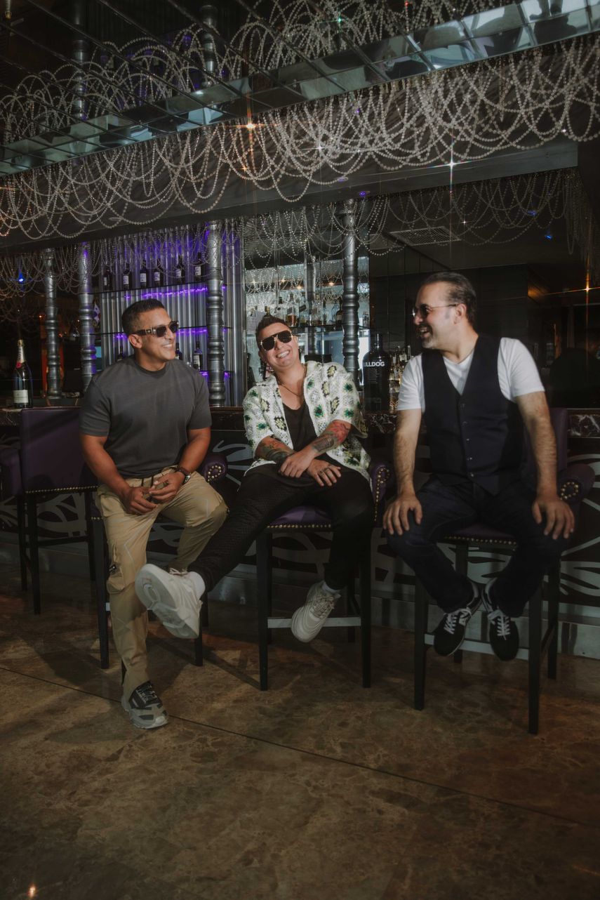 Esta canción es una salsa apasionada que nace de una historia verdadera. Esta canción es una salsa apasionada que nace de una historia verdadera.