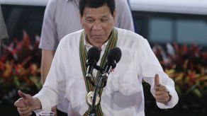 Nuevo objetivo de presidente filipino: veta fumar en público