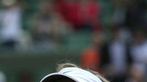 Francia: Sharapova avanza