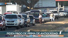 Policías jubilados cierran vía en Divisa Policías jubilados cierran vía en Divisa