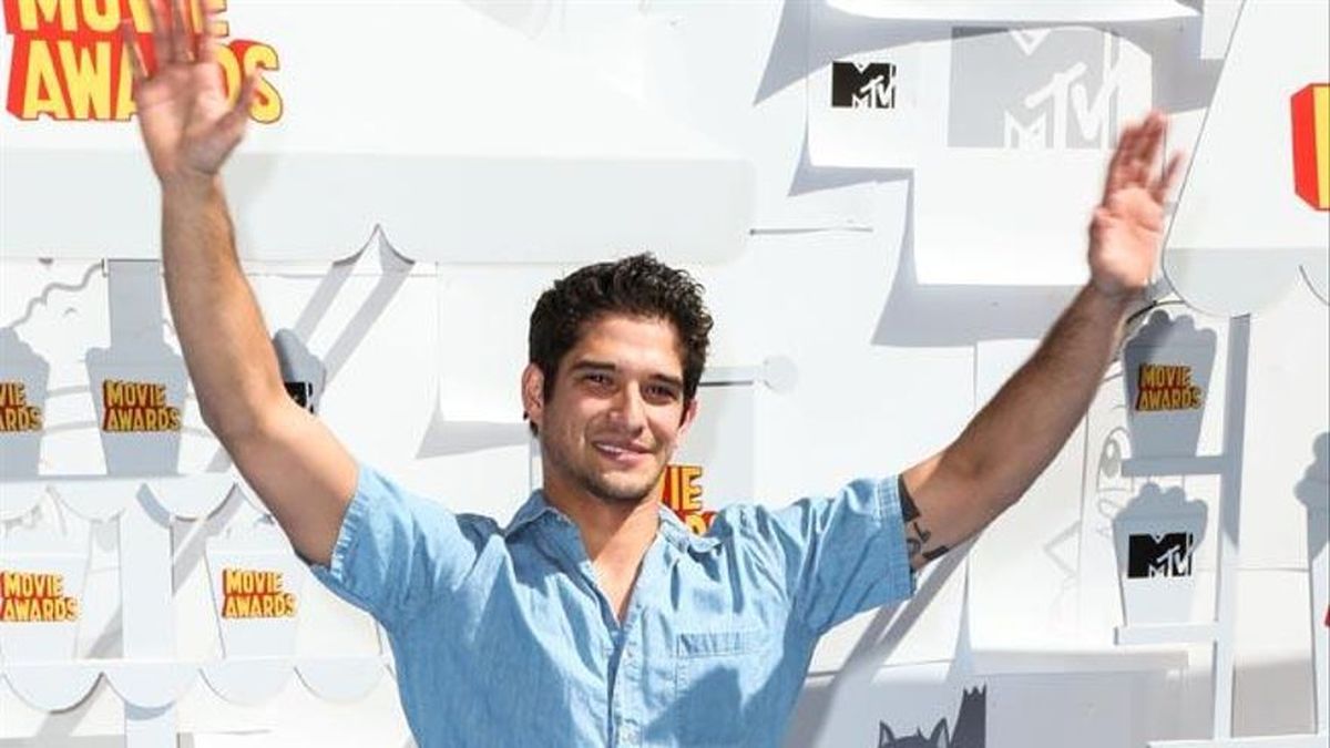 Tyler Posey recuerda su primer beso de infancia con Miley Cyrus