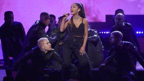 Ariana Grande reemplaza a holograma de Whitney Houston