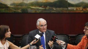 Evalúan prohibir uso teléfonos móviles durante operación del Canal de Panamá