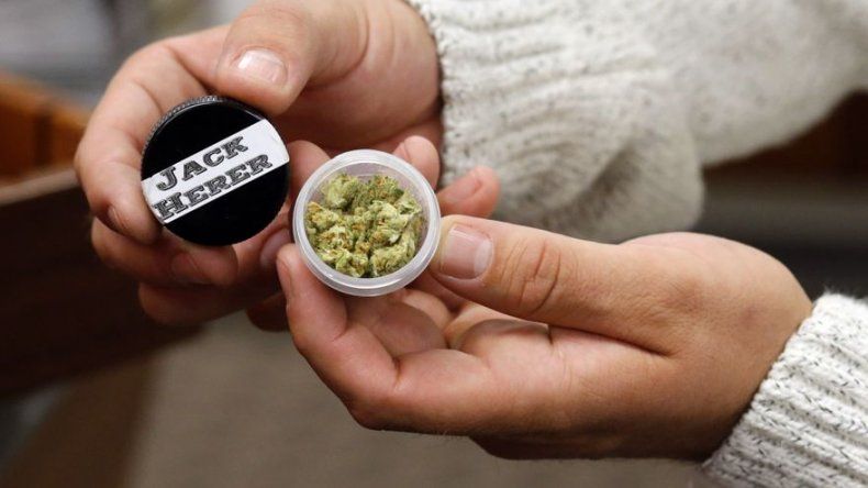Chile: prohíben a mujer amamantar a su hija porque fumó marihuana