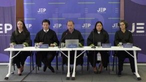 Tribunal de paz formaliza expulsión de tres líderes de FARC por rearme en Colombia