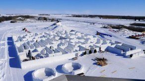 Una pareja canadiense erige el laberinto de nieve más grande del mundo