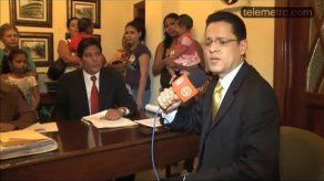 Abogados y pescadores hablan de terrenos de Juan Hombrón