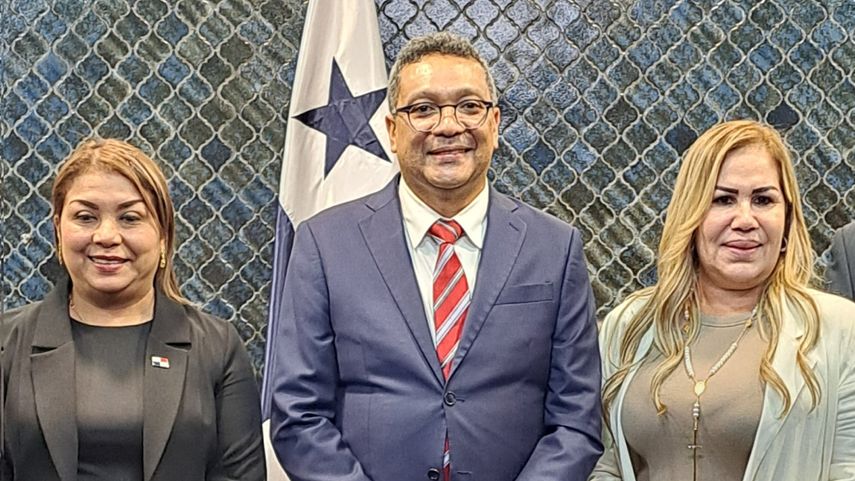 Comisión de Credenciales aprueba ratificación de Dino Mon