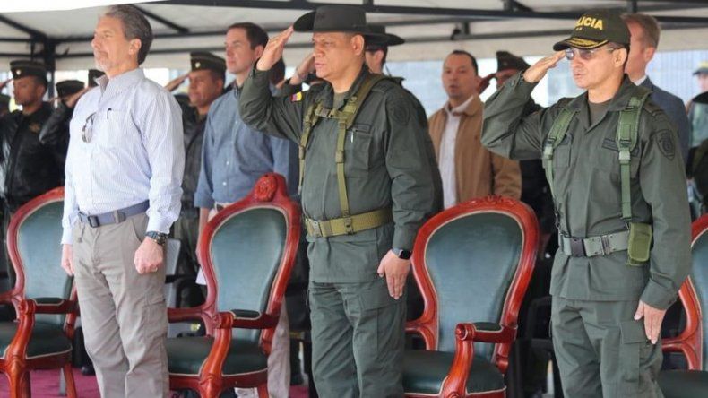 Estados Unidos entrega dos aviones a Colombia para luchar contra narcotráfico