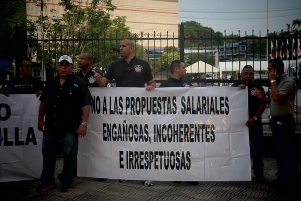 Trabajadores de la ACP piden un justo aumento salarial