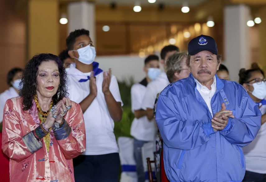 Daniel Ortega y su esposa Rosario Murillo.