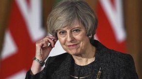 Una petición de 50.000 firmas insta a May a acoger a niños refugiados solos