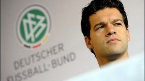 Ballack critica duramente al seleccionador alemán Löw