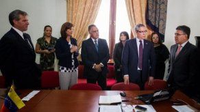 Venezuela reactivará el 15 de agosto provisión de combustible a Colombia