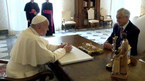 Papa destituye a sacerdotes chilenos por abuso sexual