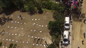 Sepultan a migrantes salvadoreños ahogados en el Río Bravo