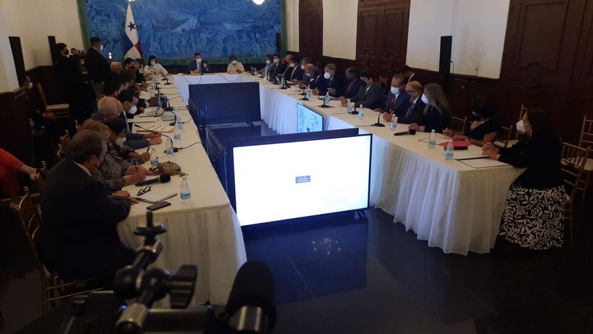 Instalan mesa técnica﻿ de medicamentos.