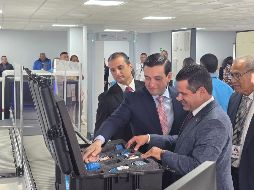 Durante la inauguración, estuvo el director general de la Autoridad Aeronáutica Civil. Durante la inauguración, estuvo el director general de la Autoridad Aeronáutica Civil.