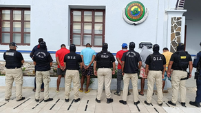 Policía Nacional captura a presuntos integrantes de una pandilla durante una operación en Río Hato. Policía Nacional captura a presuntos integrantes de una pandilla durante una operación en Río Hato.