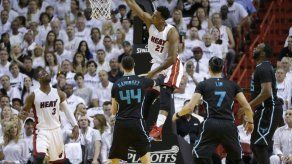 El Heat aplasta a Hornets y avanza a la segunda ronda