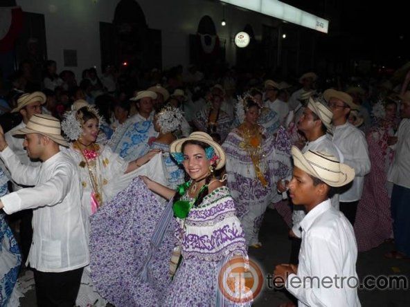 Desfile de las Mil Polleras