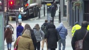 Europa aumenta restricciones, castigada por los rebrotes del virus