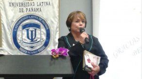 Sobreviviente de cáncer realiza lanzamiento de su libro Solo Abrázame