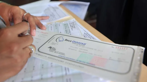 La beca digital PASE-U, era conocida anteriormente como Beca Universal, misma que era entregada por cheque y ahora a través de la plataforma Listo Wallet La beca digital PASE-U, era conocida anteriormente como Beca Universal, misma que era entregada por cheque y ahora a través de la plataforma Listo Wallet