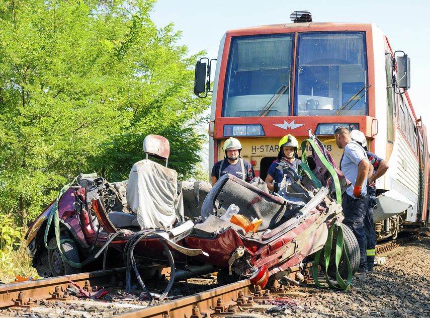 Hungría: 7 muertos al chocar tren con un vehículo