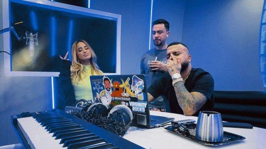 BK y DIMELO FLOW junto a la cantante Ally Brooke.