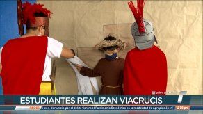 Niños dramatizan Vía Crucis para recordar verdadero significado de Semana Santa