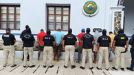 Policía Nacional captura a presuntos integrantes de una pandilla durante una operación en Río Hato. Policía Nacional captura a presuntos integrantes de una pandilla durante una operación en Río Hato.