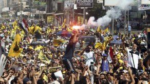 Apuñalan a periodista egipcio