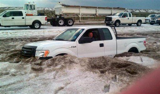 Tormenta arroja tanto granizo en Texas que rebasa la cintura