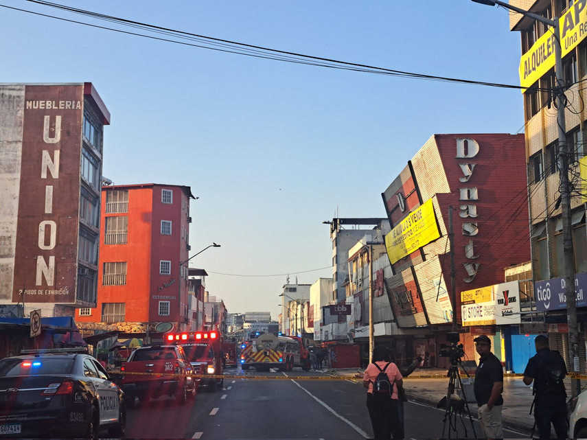 Incendio en Calidonia: cierran calle 28 y vías aledañas