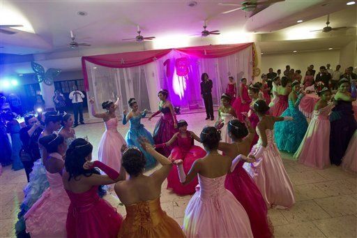 Fiesta para quinceañeras con cáncer en Nicaragua