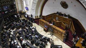 El Parlamento de Venezuela autoriza a Guaidó decretar alarma por apagón