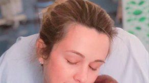 Astrid Klisans y Carlos Baute mueren de amor con su tercer bebé