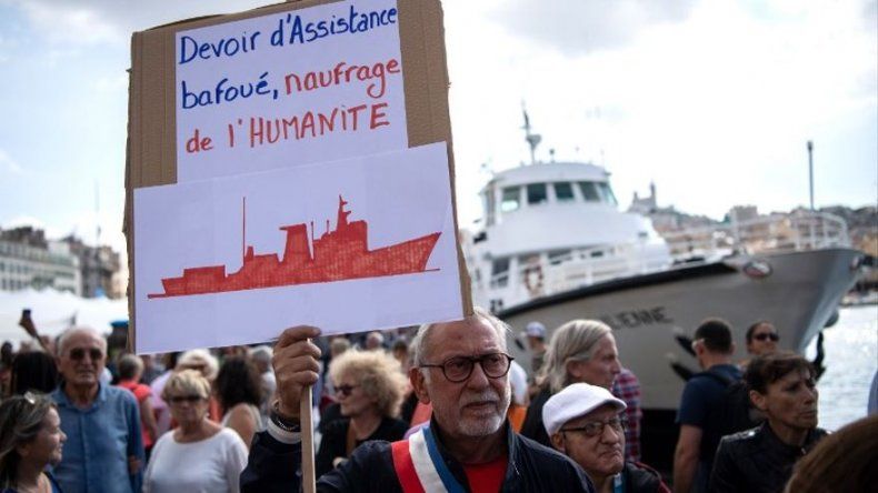 Miles de personas se manifiestan en Francia para defender al Aquarius