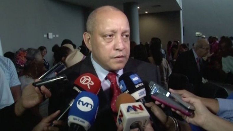 Adames pide a Panameñistas comunicar su decisión al partido PRD