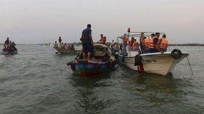 Al menos 29 muertos tras hundimiento de transbordador en Bangladesh
