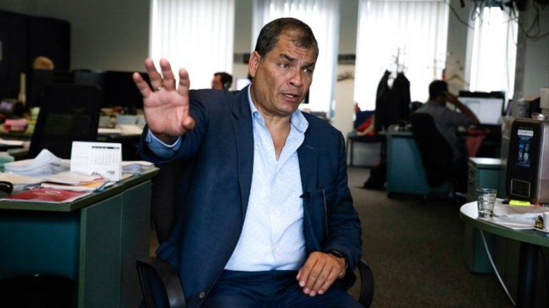 Correa denuncia un complot del gobierno de Ecuador con orden de detención