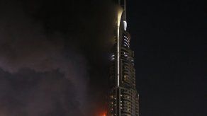 Evacuados todos los clientes del hotel en llamas en Dubái