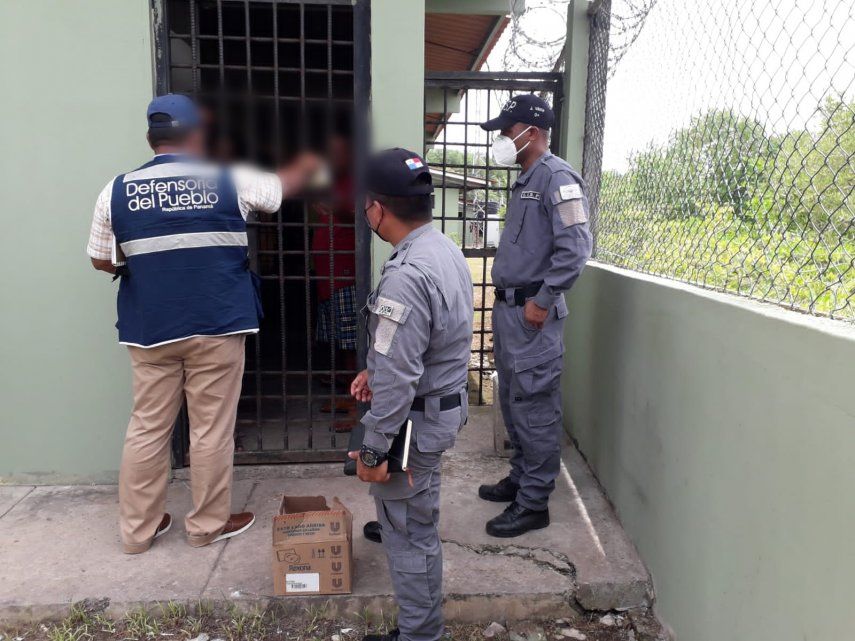 Personal de la Defensoría del Pueblo en Metetí inspecciono las celdas preventivas en la comunidad de La Palma.