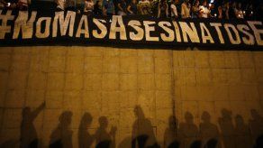 Opositores marchan contra la censura en Venezuela