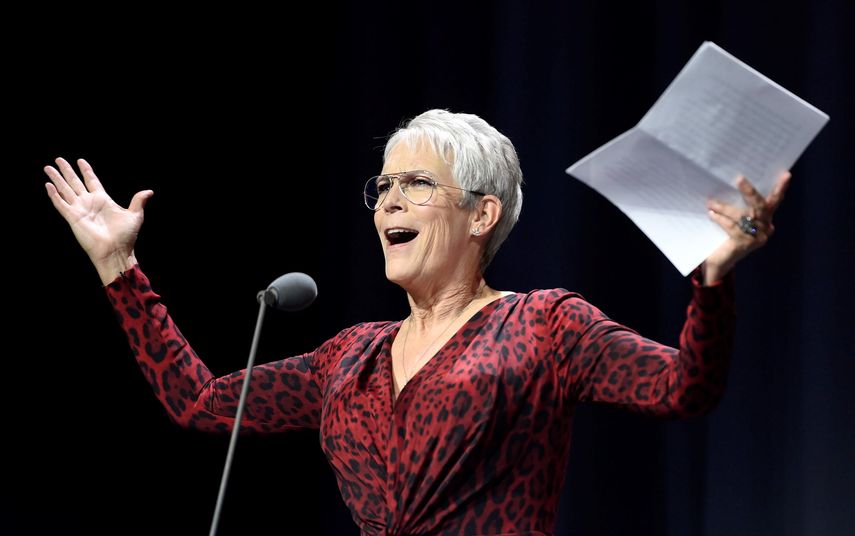 La actriz estadounidense Jamie Lee Curtis logra el Premio Oscar.