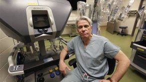 FDA examina a popular robot para cirugías