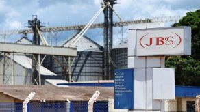 Acciones de JBS caen casi 8% en Bolsa de Sao Paulo tras polémica sobre delación
