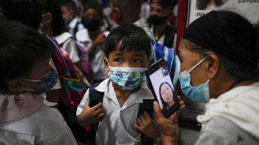 El cierre prolongado de las escuelas generó temores de que las tasas de alfabetización entre los niños de Filipinas.