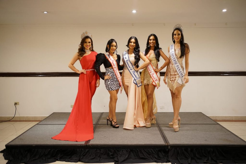 Exreina del Carnaval Capitalino 2020, y las princesas y reina del festejo para este año, junto a la Miss Universe Panamá 2022, Solaris Barba.